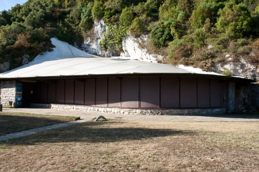 L'entrée de la grotte