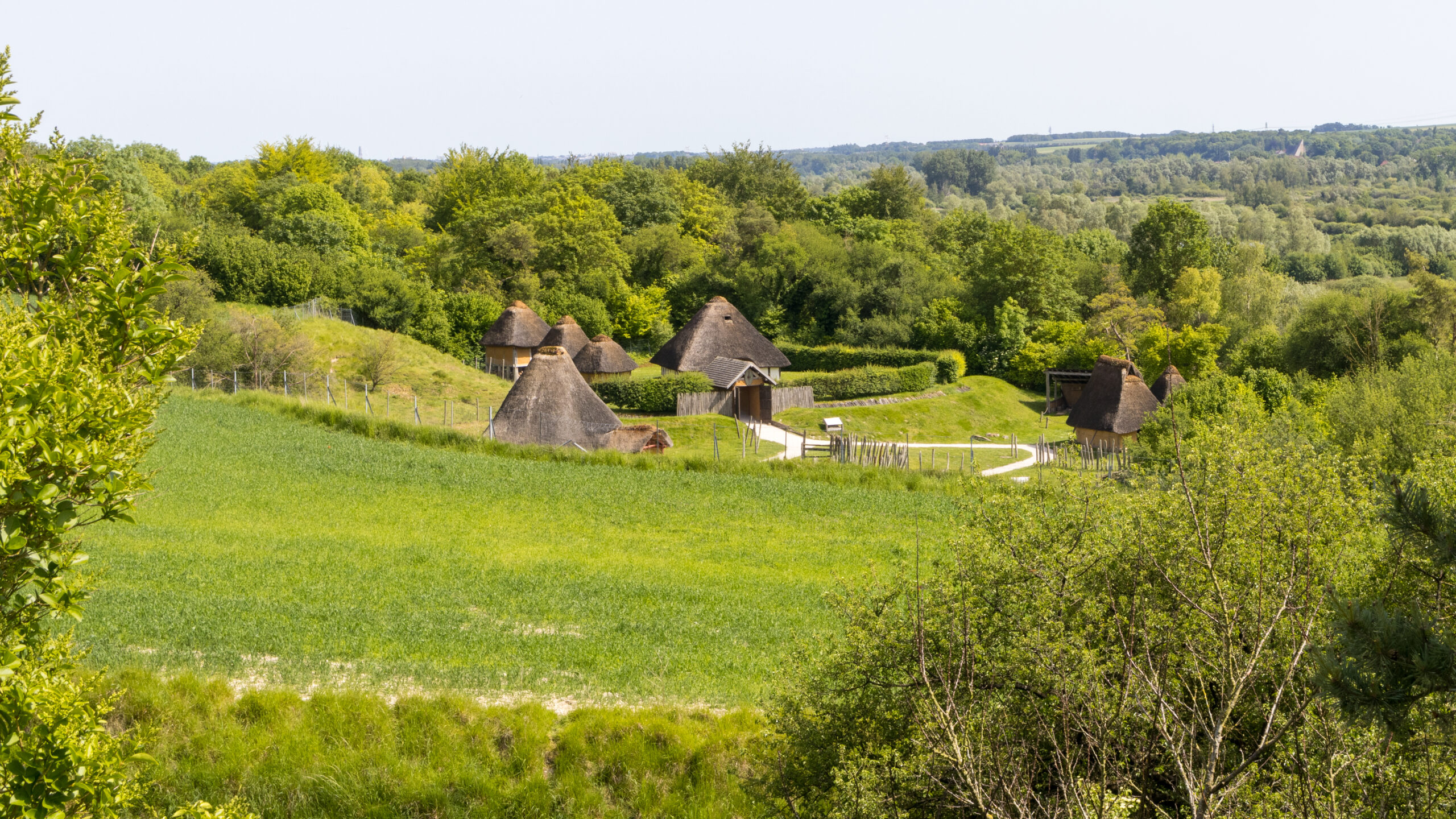 Village gaulois reconstitué au parc de Samara