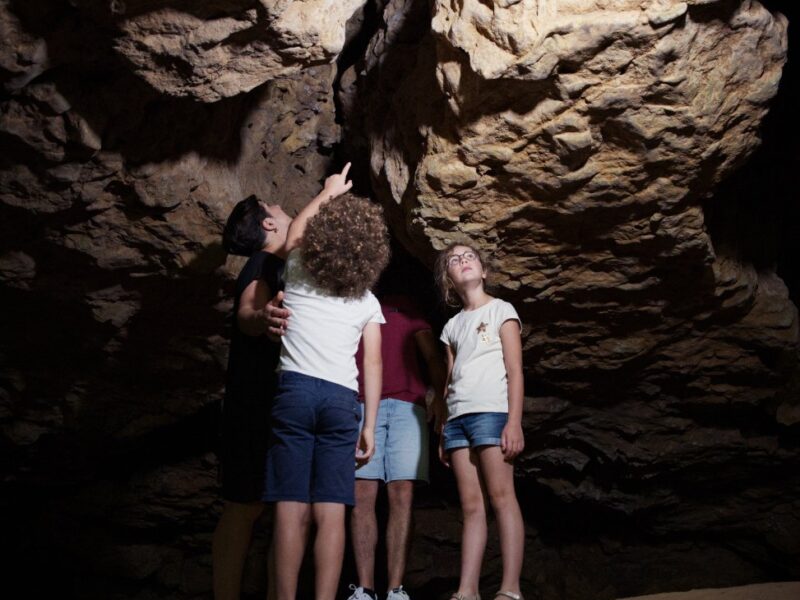 Animation famille « Grotte et gravures » — La Sabline