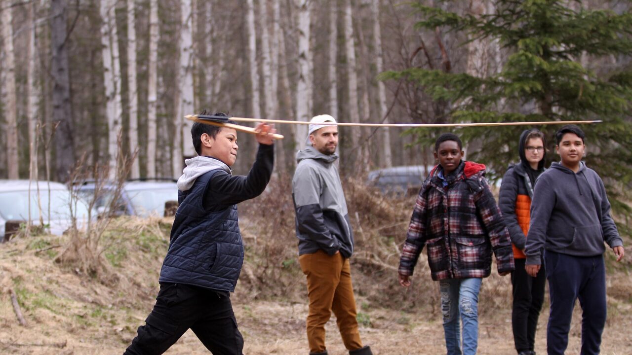 Démonstration de tir au propulseur (atlatl)