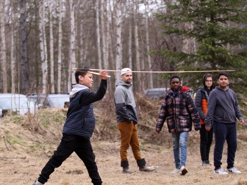Démonstration de tir au propulseur (atlatl)