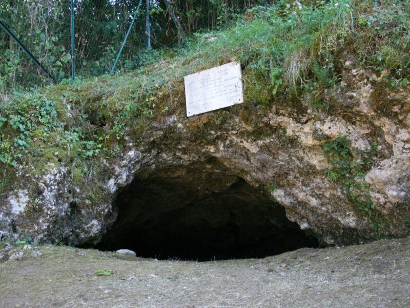 La grotte Bouffia Bonneval, à La Chapelle-aux-Saints