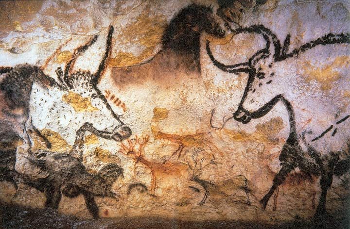Peintures rupestres de chevaux et d’aurochs à Lascaux