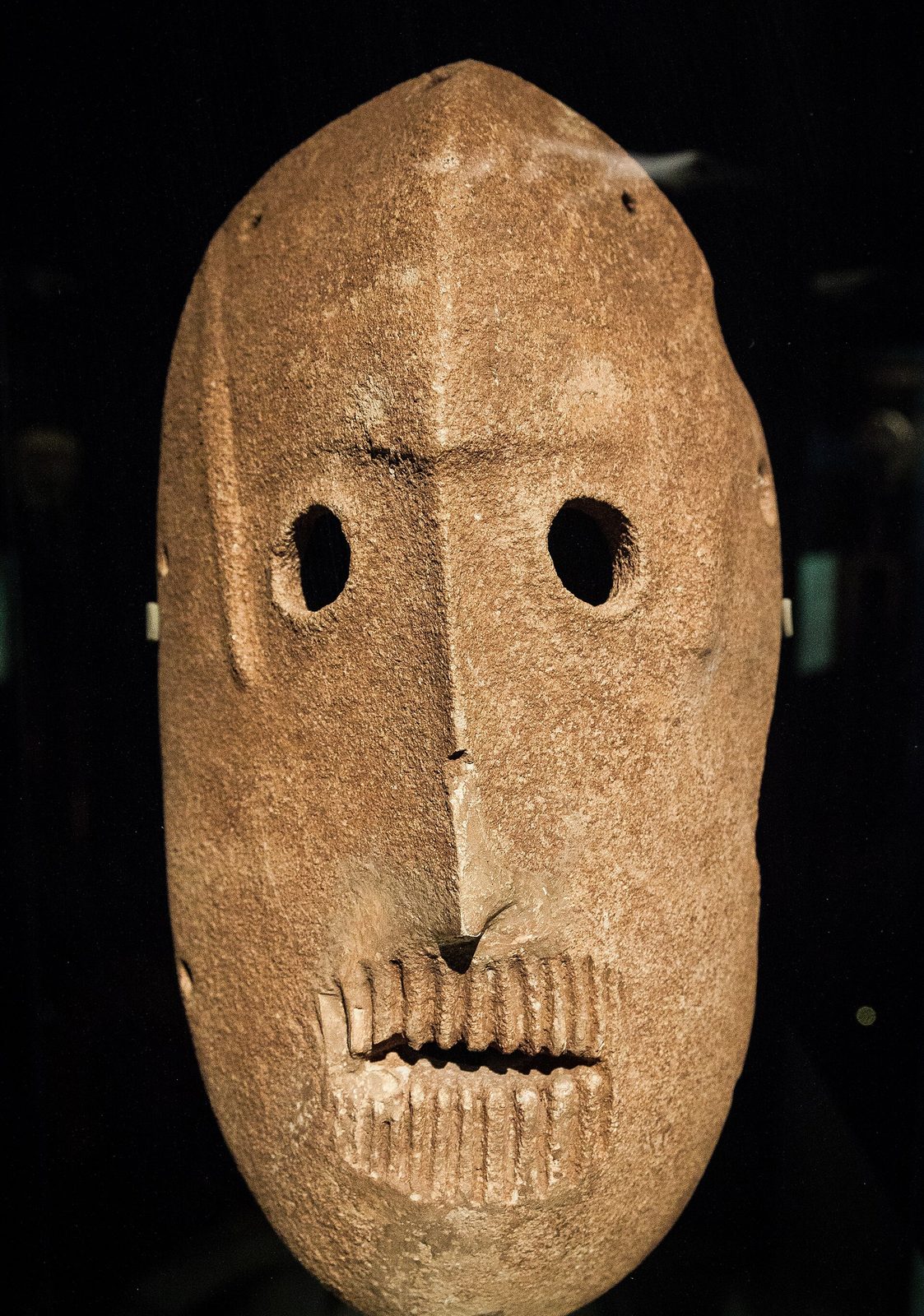 Masque de pierre néolithique