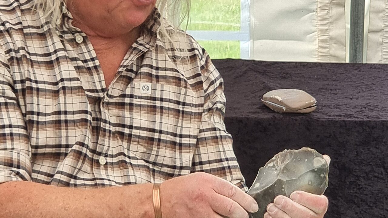 Taille de silex, démonstration
