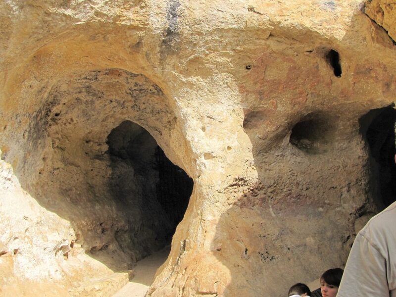 Falaise d'accès à la grotte de Font-de-Gaume, Les Eyzies