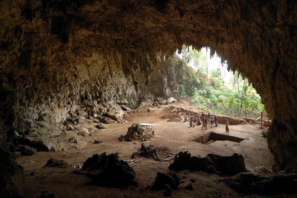 Intérieur de la grotte de Liang Bua