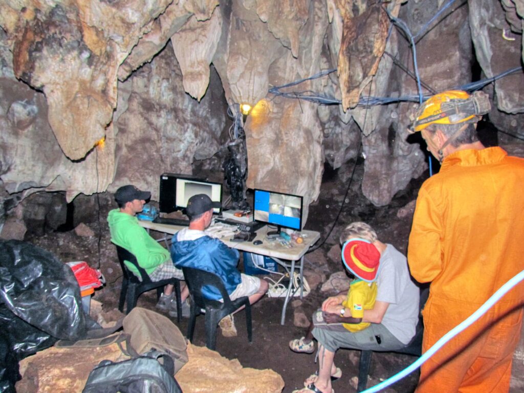 Poste de commandement de la fouille dans la grotte de Rising Star