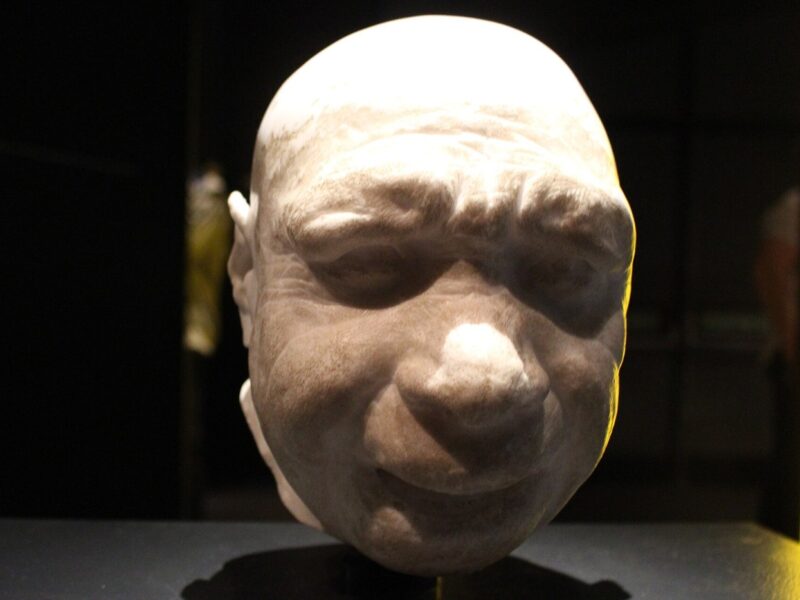 Néandertal et Sapiens : ce que l’ADN dit vraiment de leurs unions, et ce qu’il tait