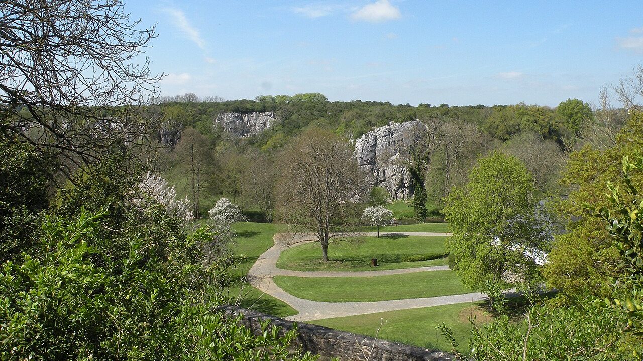 les-grottes-du-canyon-de-saulges