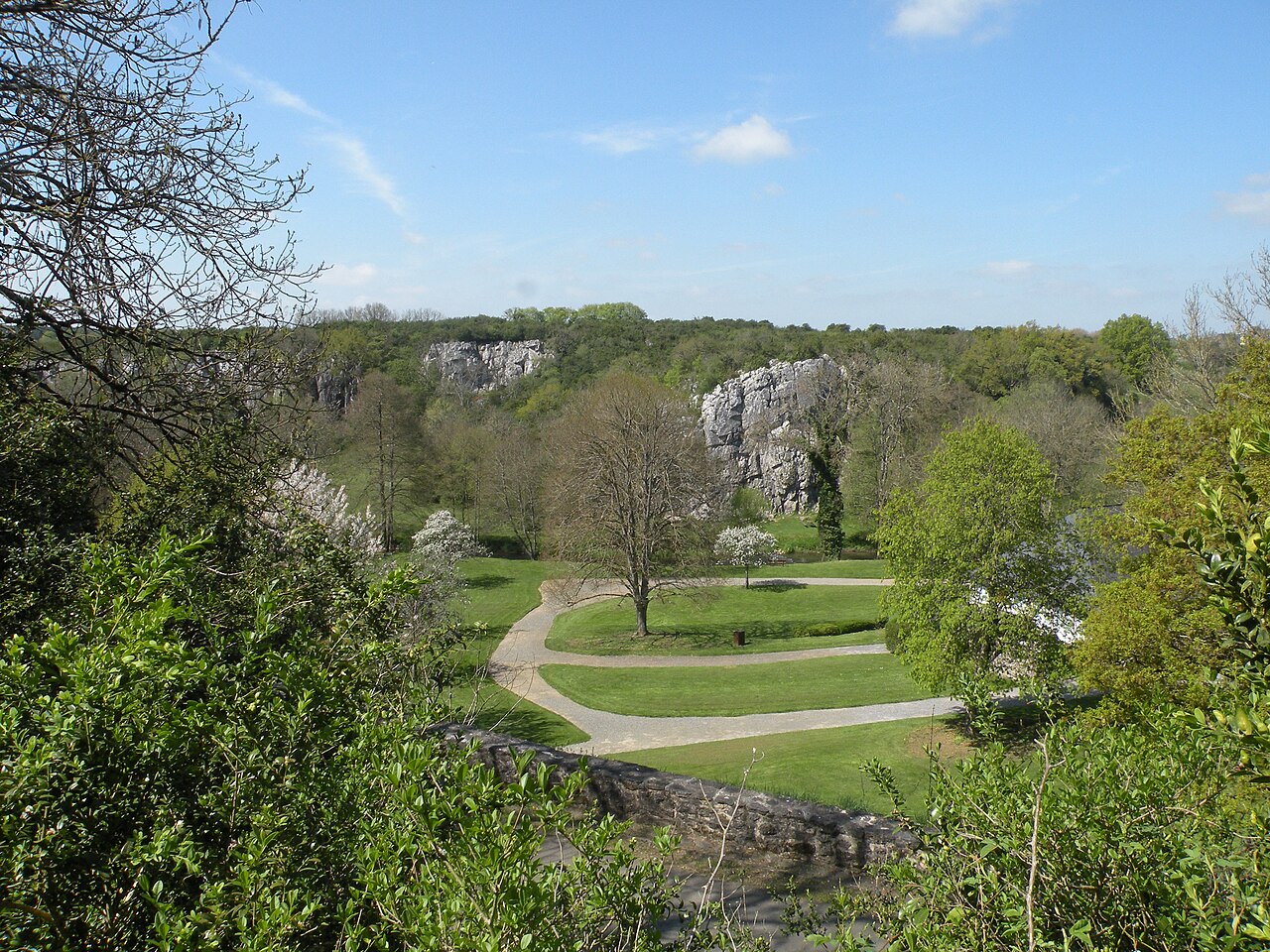 les-grottes-du-canyon-de-saulges