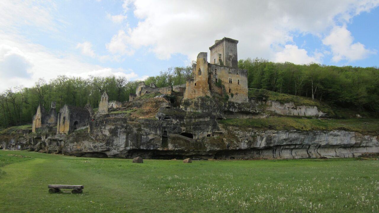 Château et grotte de Commarque (photo du lieu)