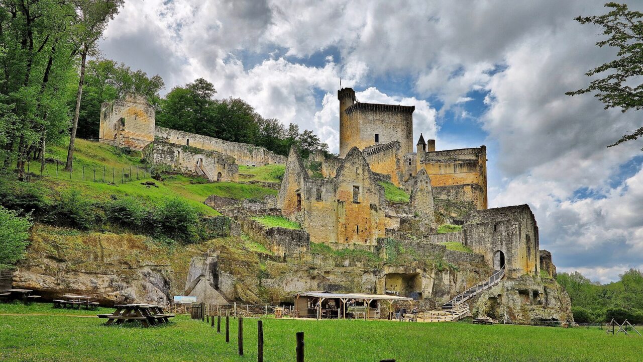 Château et grotte de Commarque (photo du lieu)