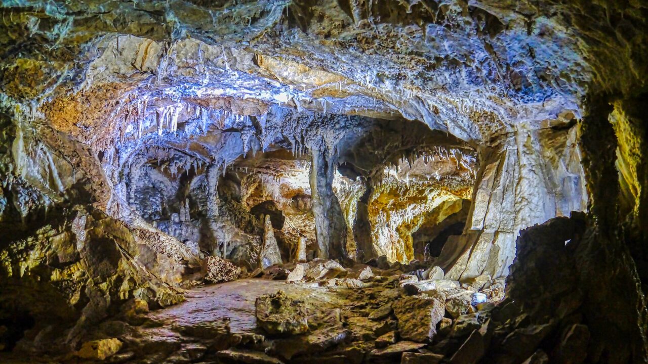 Espace d'Exposition de la Grotte Les Coufin / Choranche (photo du lieu)