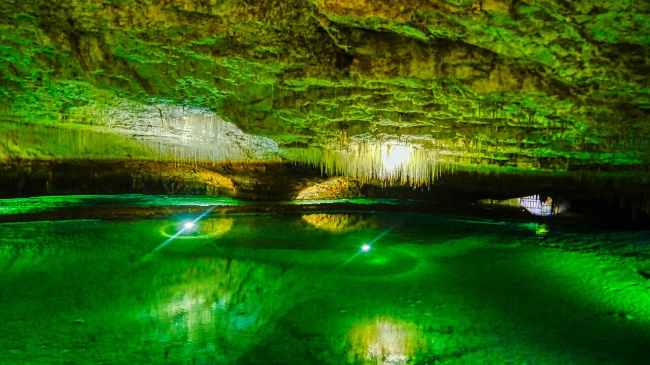 Espace d'Exposition de la Grotte Les Coufin / Choranche (photo du lieu)