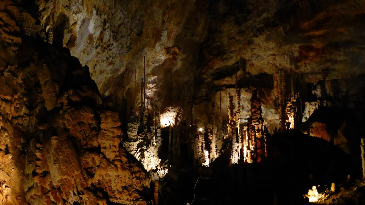 Orgnac – Grotte et cité de la Préhistoire (photo du lieu)