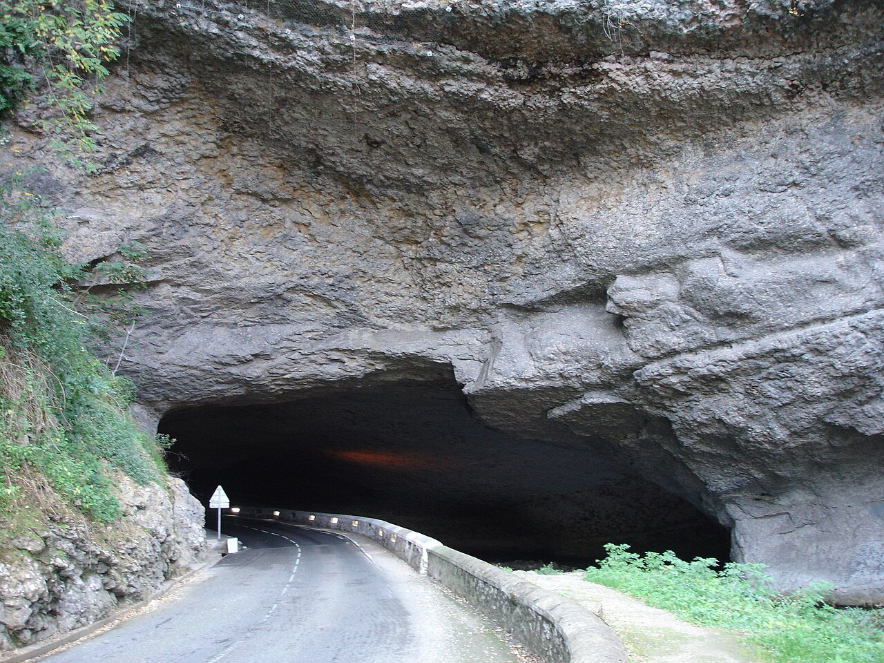 Entrée nord de la grotte du Mas-d'Azil, Ariège.