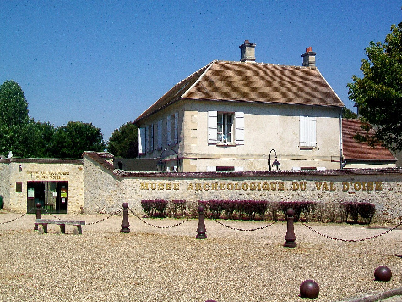 Façade du Musée archéologique départemental du Val-d'Oise, Guiry-en-Vexin (95).