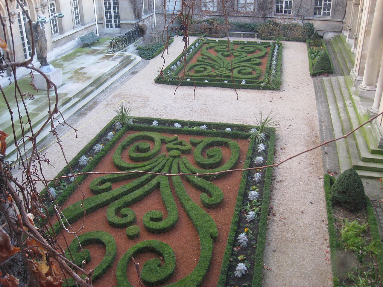 Cour intérieure de l'hôtel Carnavalet, siège du musée.