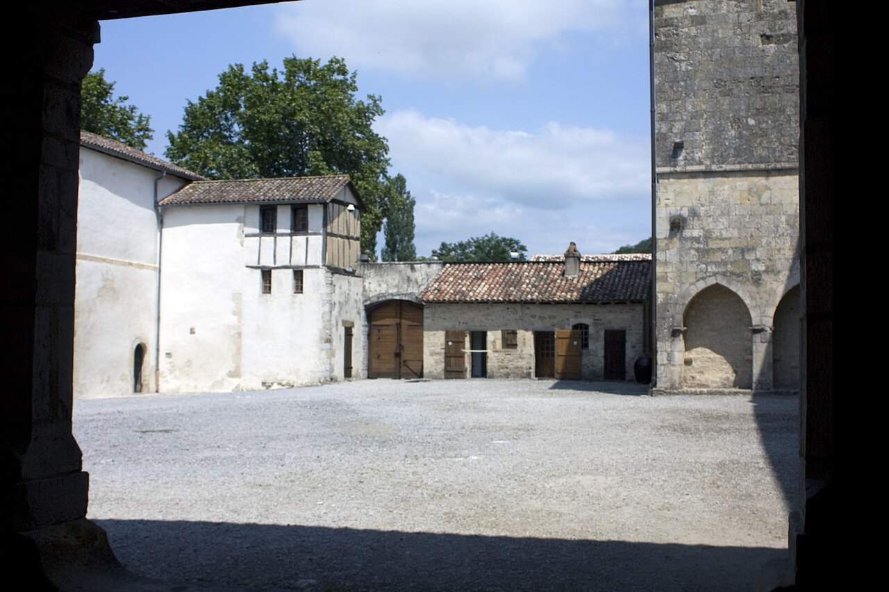 Bâtiments communs de l'abbaye d'Arthous (poulailler, grange, cellier), Hastingues (Landes).