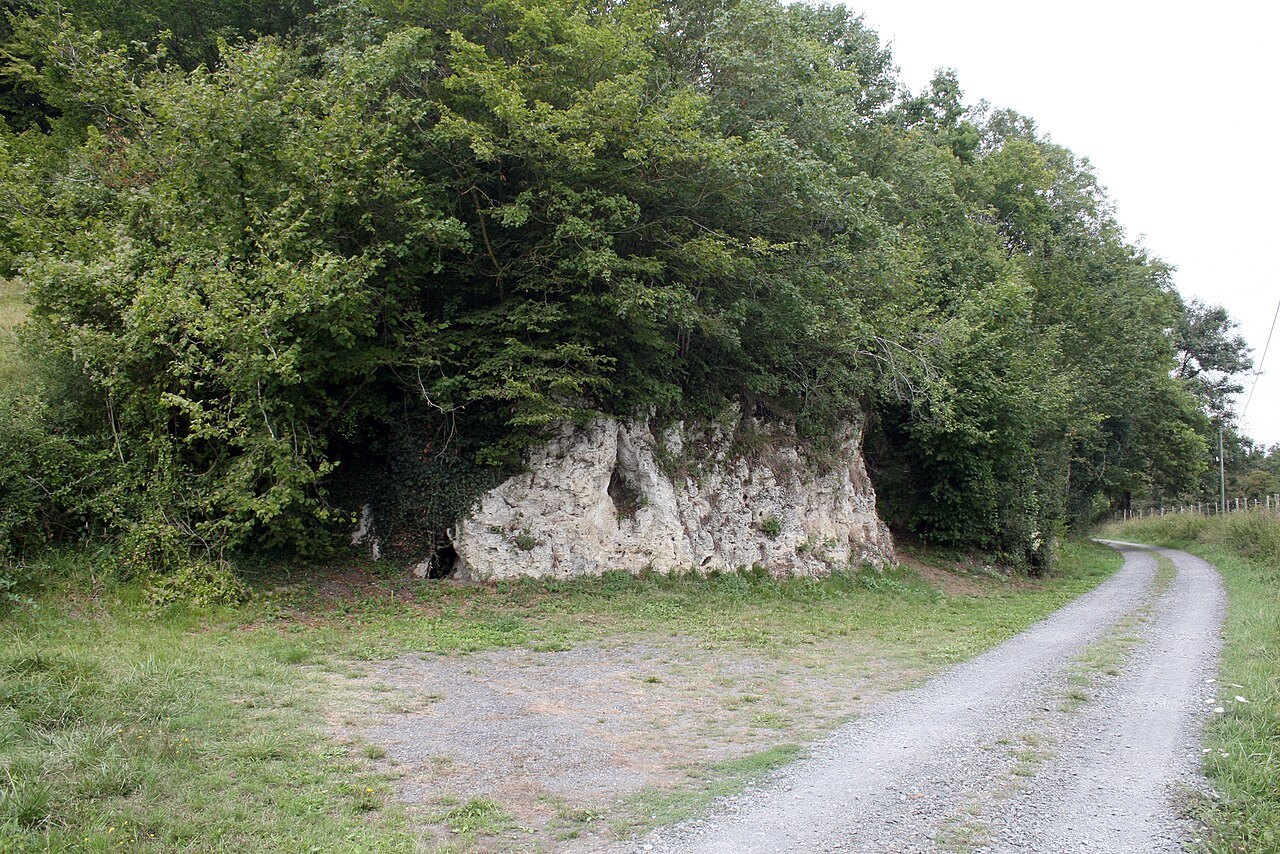La grotte des Fées, site archéologique préhistorique à Châtelperron (Allier).
