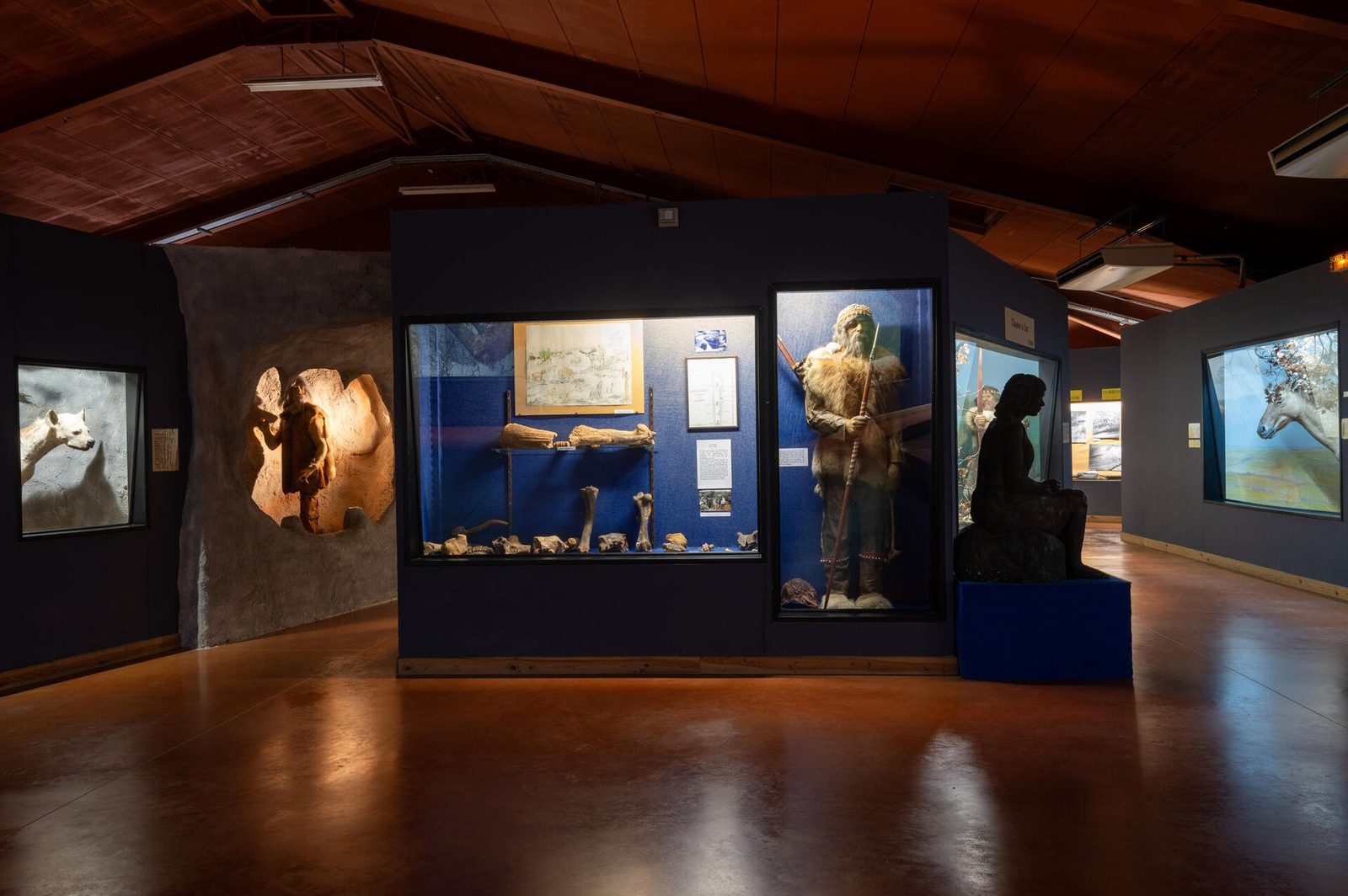 Dioramas : chasseurs et faune glaciaire