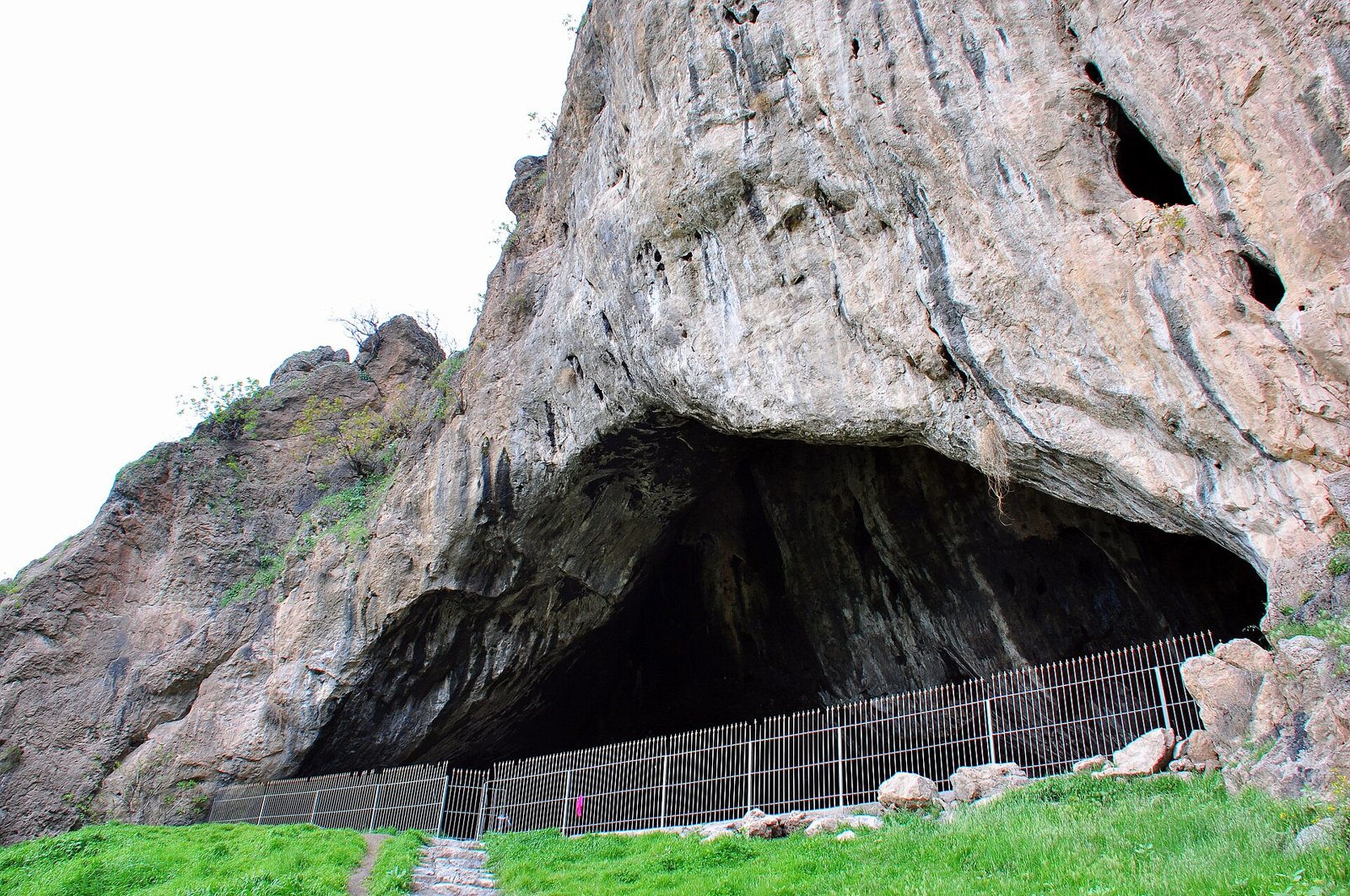 L’entrée de la grotte, mont Bradost