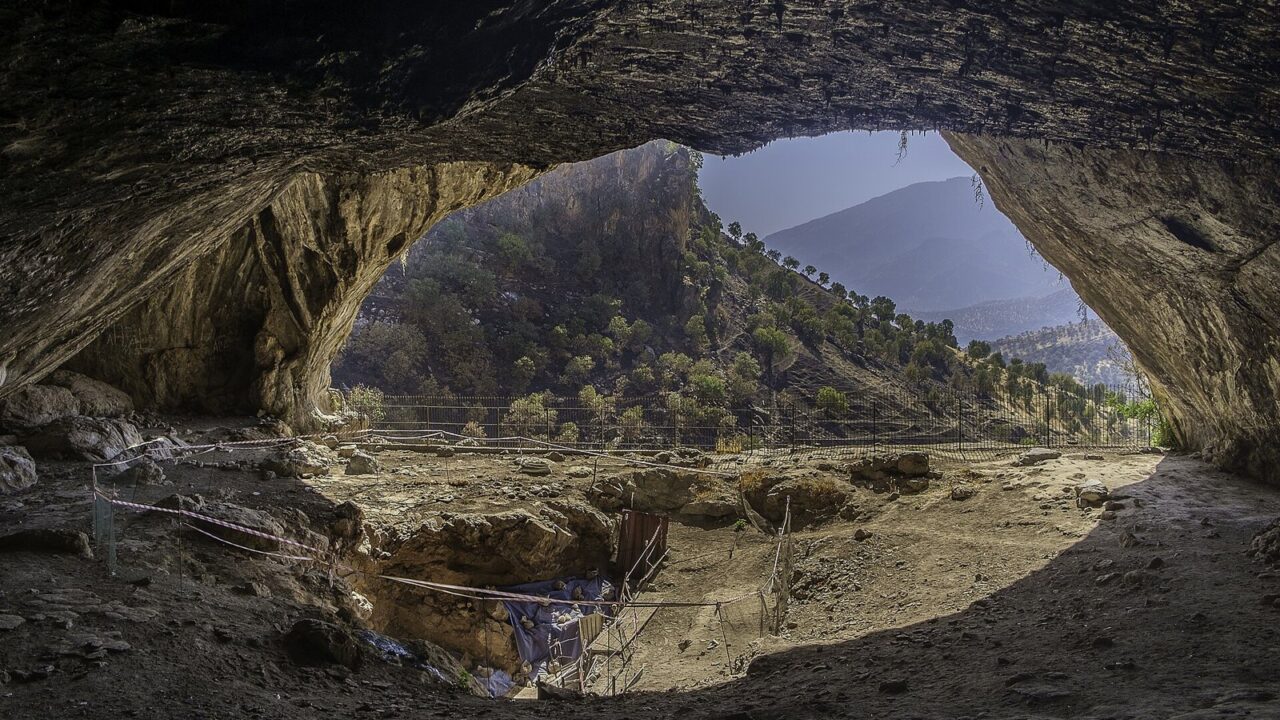 La grotte de Shanidar dans les monts Zagros