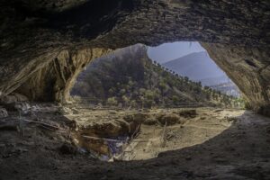 La grotte de Shanidar dans les monts Zagros