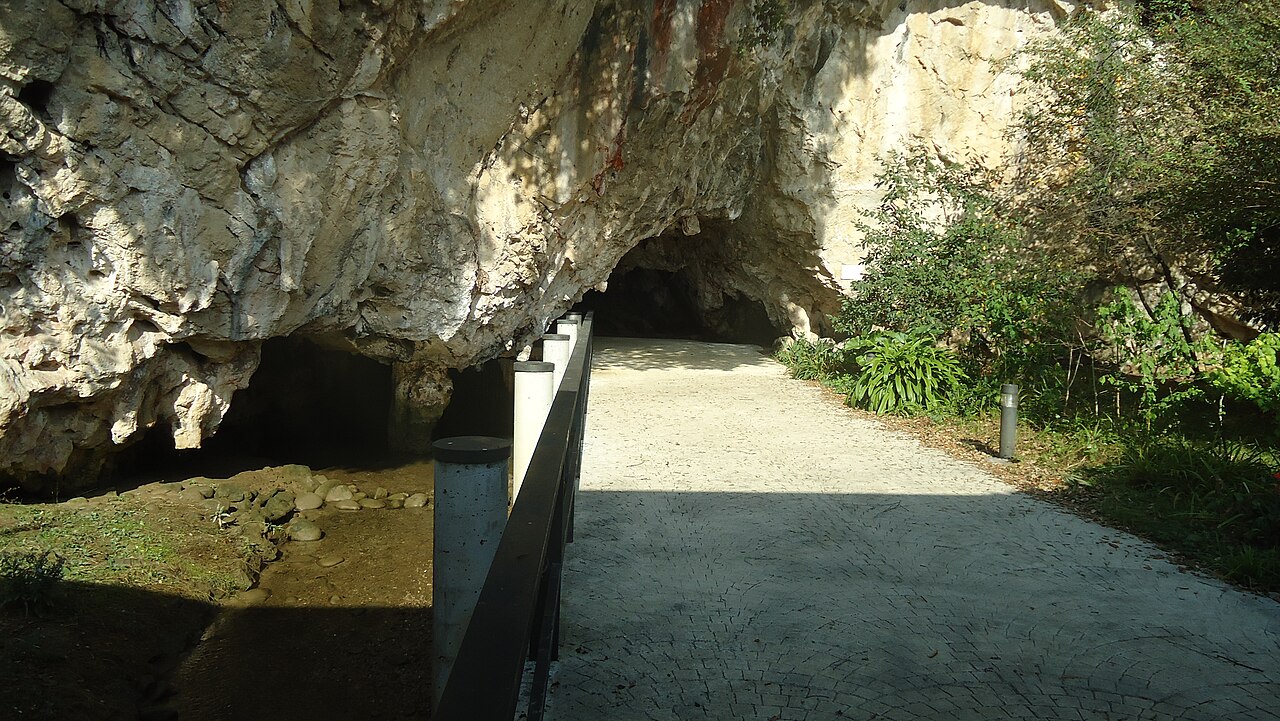 tito-bustillo-grotte