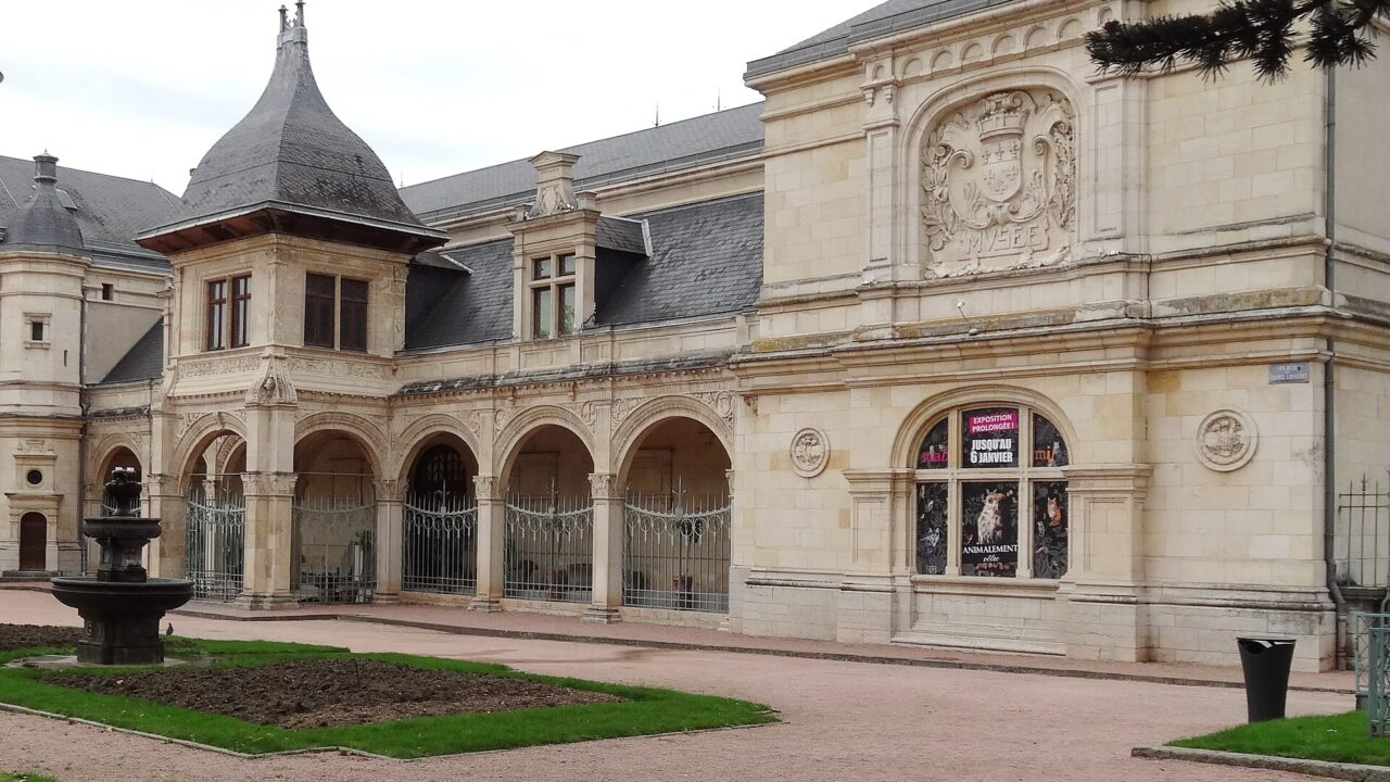 Façade du pavillon Anne-de-Beaujeu, musée départemental à Moulins