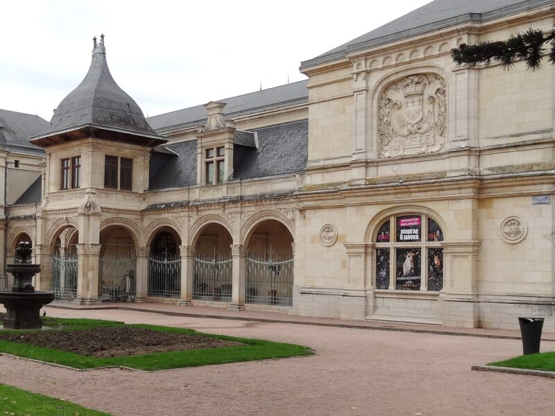 Façade du pavillon Anne-de-Beaujeu, musée départemental à Moulins