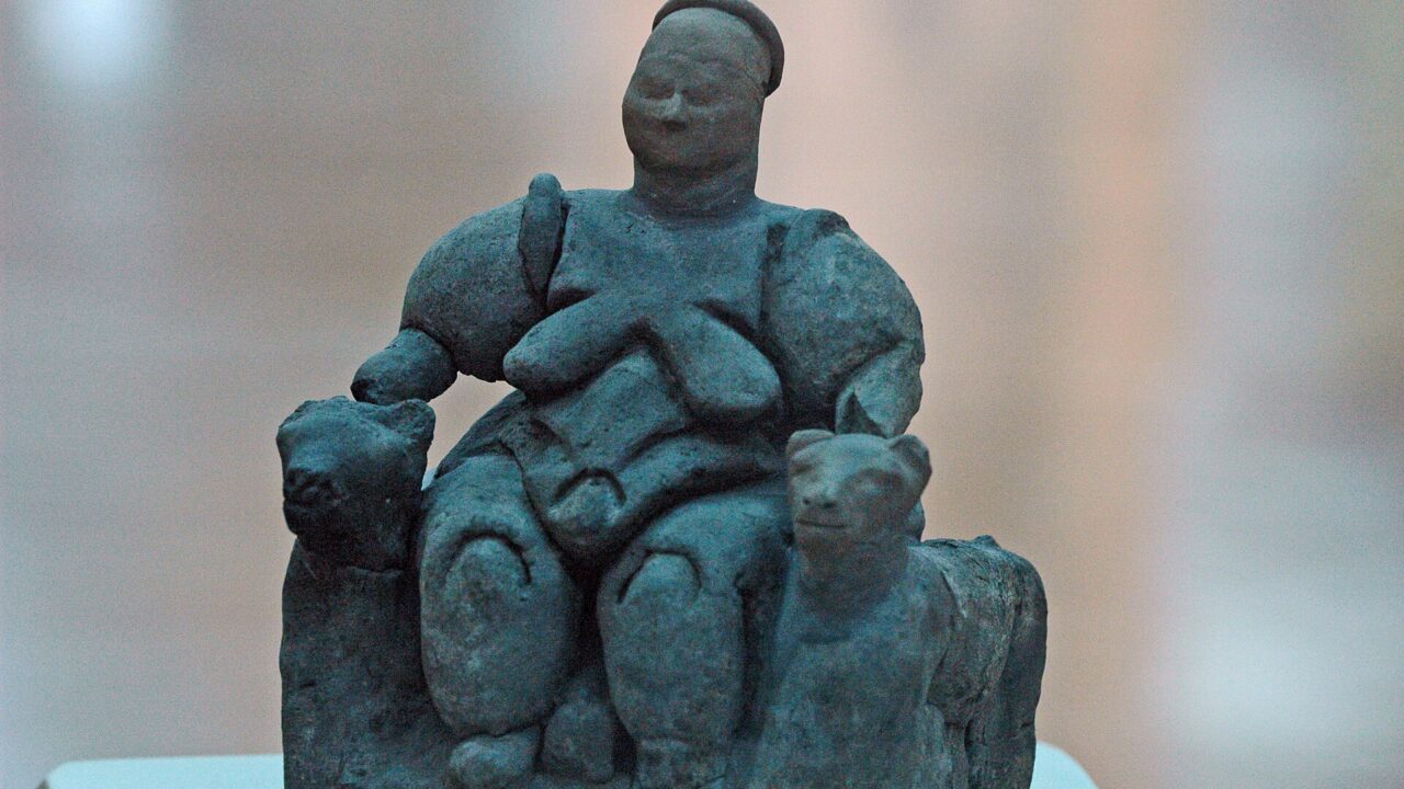 La femme assise de Çatalhöyük, statuette néolithique, musée d’Ankara