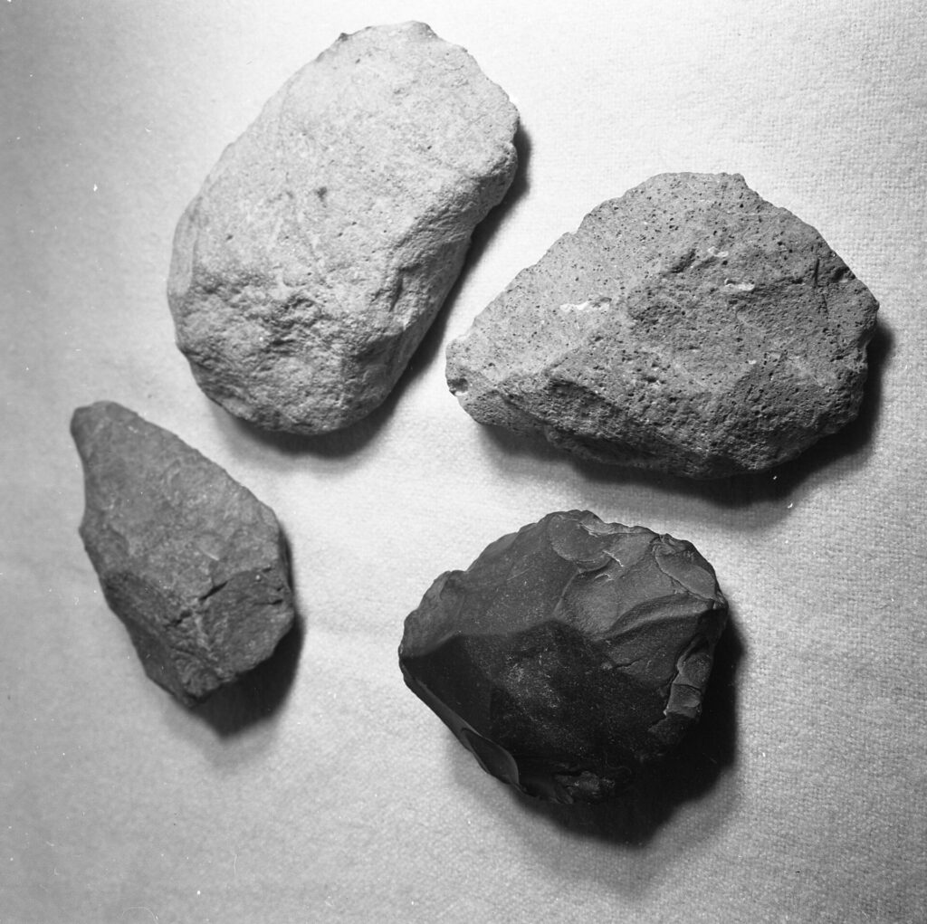 Quatre outils de pierre acheuléens provenant de Gesher Benot Ya’aqov