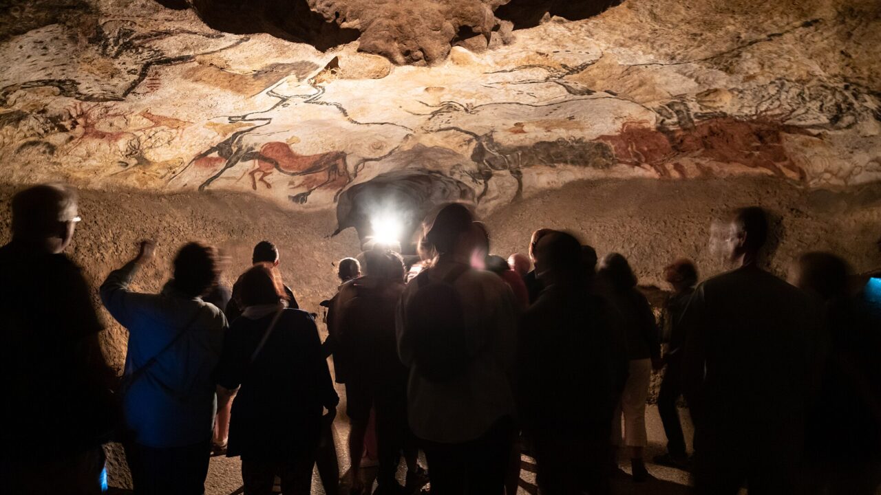 La Salle des Taureaux reproduite dans le fac-similé de Lascaux II