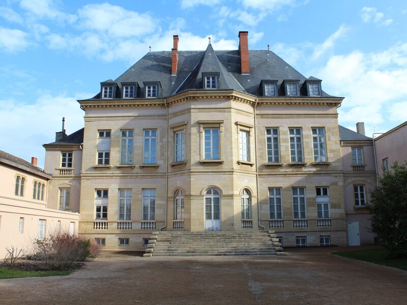 Façade du musée Joseph Déchelette à Roanne