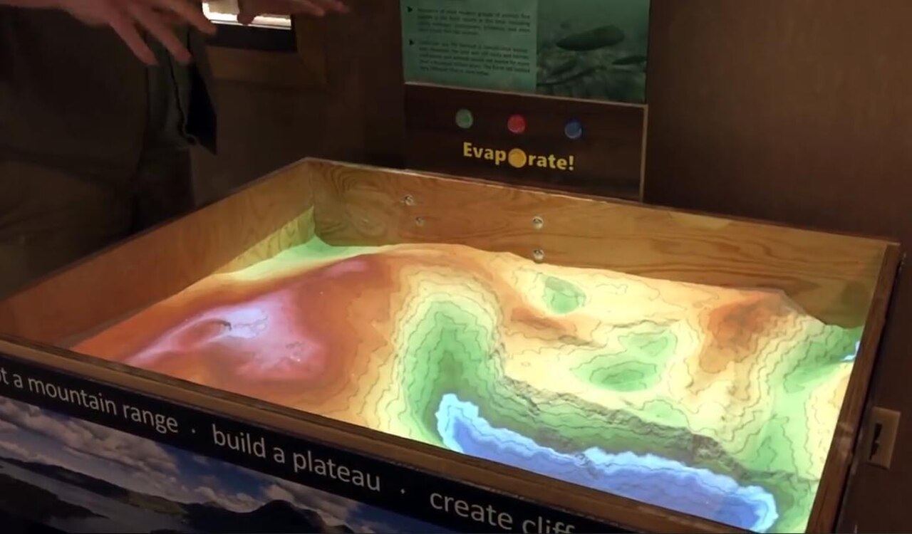 Bac à sable en réalité augmentée, relief projeté en couleurs