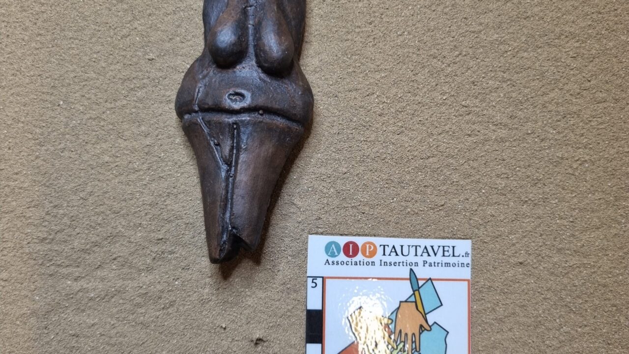 Moulage : Vénus au casque en faïence (DV 1), Dolni Vestonice, Gravettien