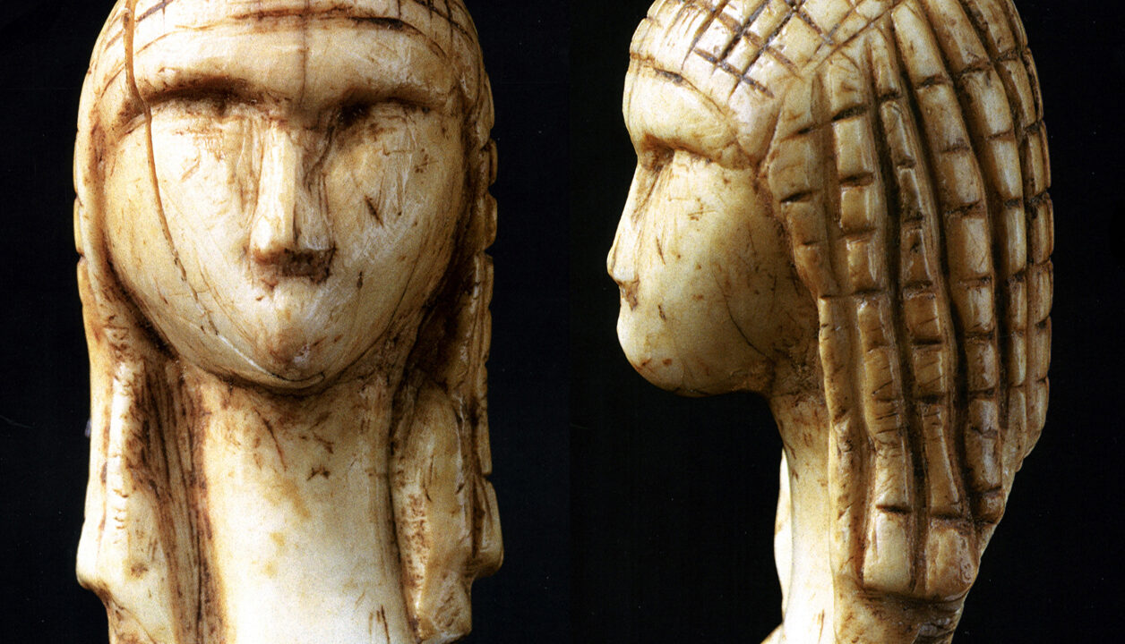 La Dame de Brassempouy (Landes), ivoire de mammouth, Gravettien, vers 25 000 ans. Musée d’Archéologie nationale.