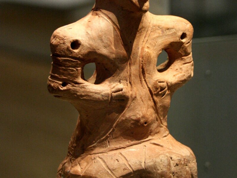 Figurine néolithique en terre cuite de la culture de Vinča