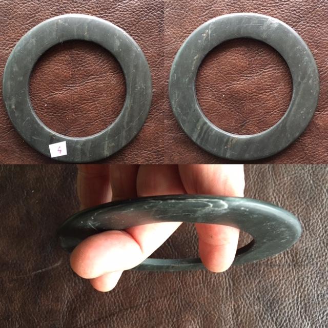 Bracelet de bras en schiste.(P)