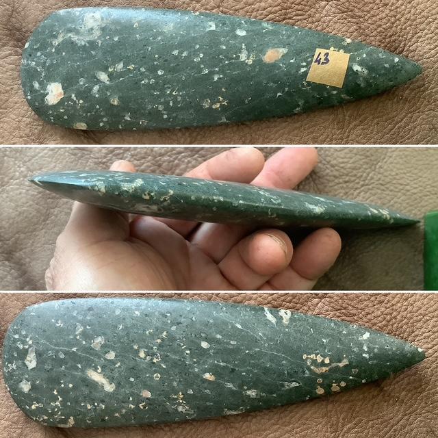 Lame d'herminette en basalte 19 cm (n°25-43)