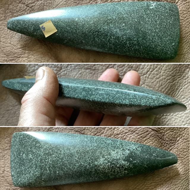 Lame de hache en dolerite (n°G25-5)