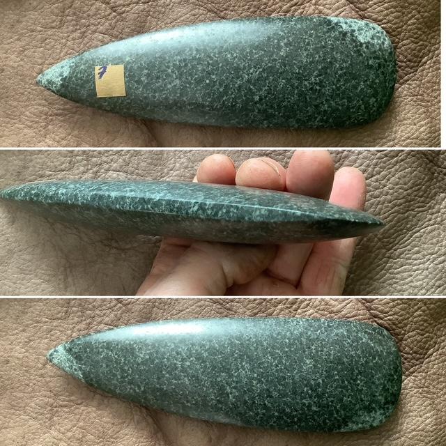 Lame de hache en dolerite 19cm (n°G25-7)