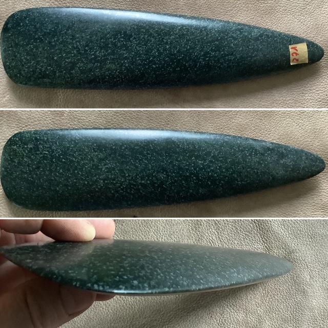 Lame de hache en dolérite 30.5 cm (n°G27-1)