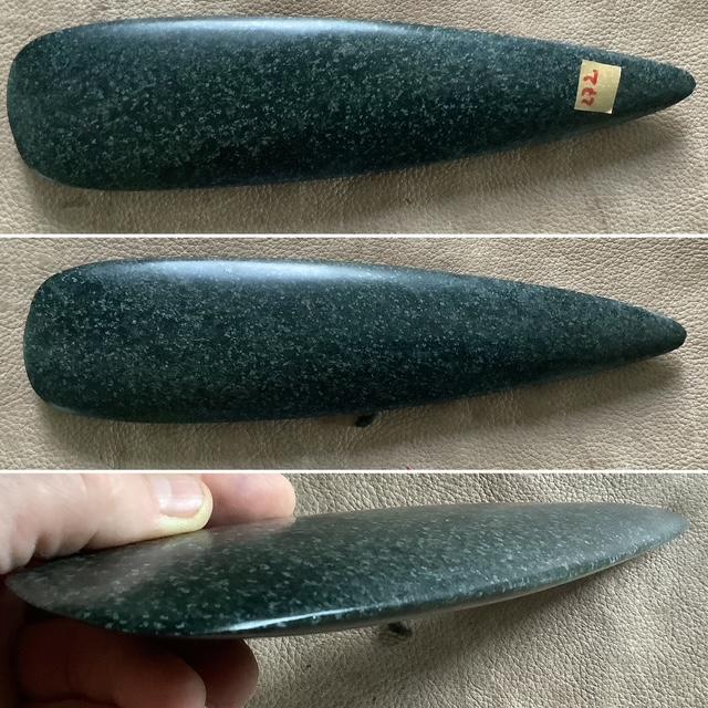 Lame de hache en dolérite 30.5 cm (n°G27-2)