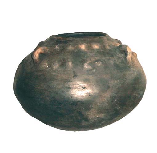 Vase chalcolithique à 4 anses et à décor "pointes" en relief (N27)