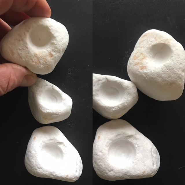 Paumelle en marbre blanc