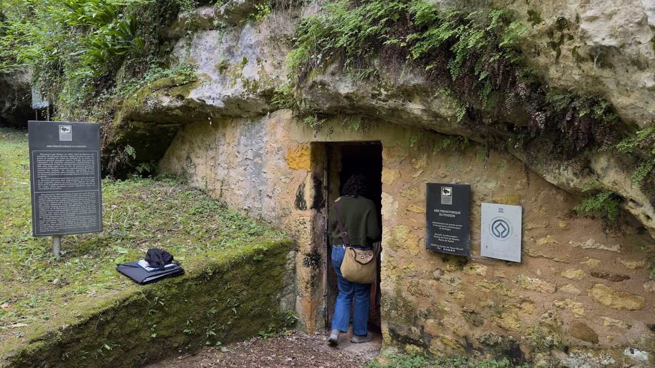 L’abri du Poisson, au pied de la falaise de Gorge d’Enfer