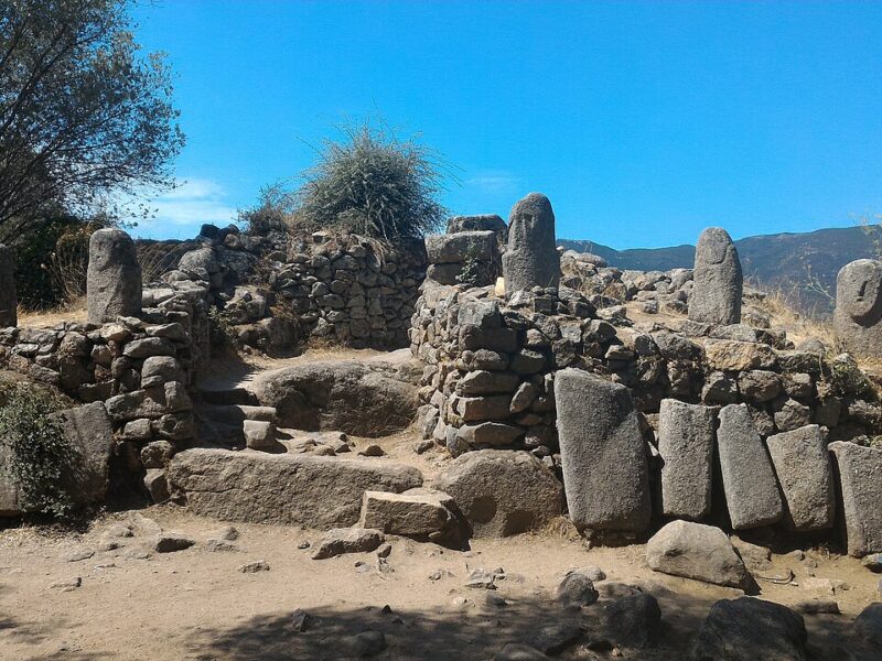 Statues-menhirs dressées sur le site de Filitosa